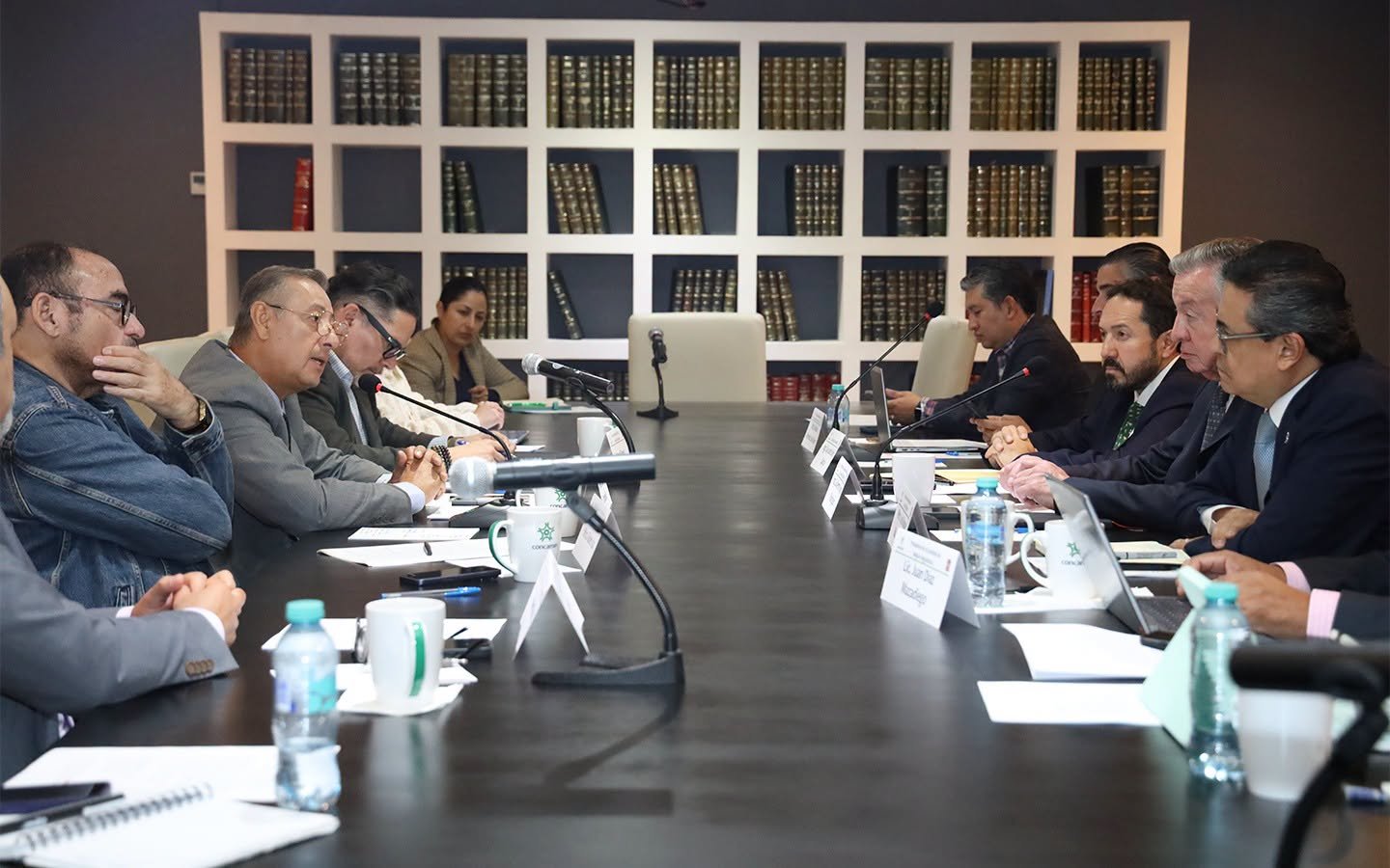 Trabajo legislativo y reuniones públicas
